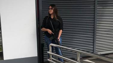 Experto sobre fusil que mostró mujer en Sala Constitucional: "Los usan los francotiradores"