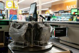 Supermercados aclaran por qué siguen dando bolsas plásticas a sus clientes a pesar de ley