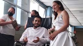 Murió don Luis, paciente con cáncer que se casó en el hospital Calderón Guardia