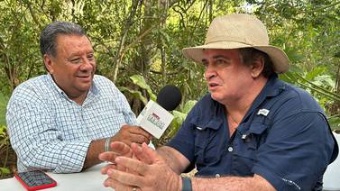 Óscar Ramírez aconseja a Gustavo Alfaro sobre cómo debe afrontar el partido ante Honduras