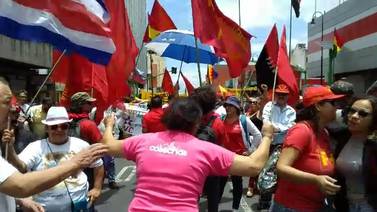 (Video) Nicaragüense increpó a simpatizantes de Daniel Ortega en Tiquicia 