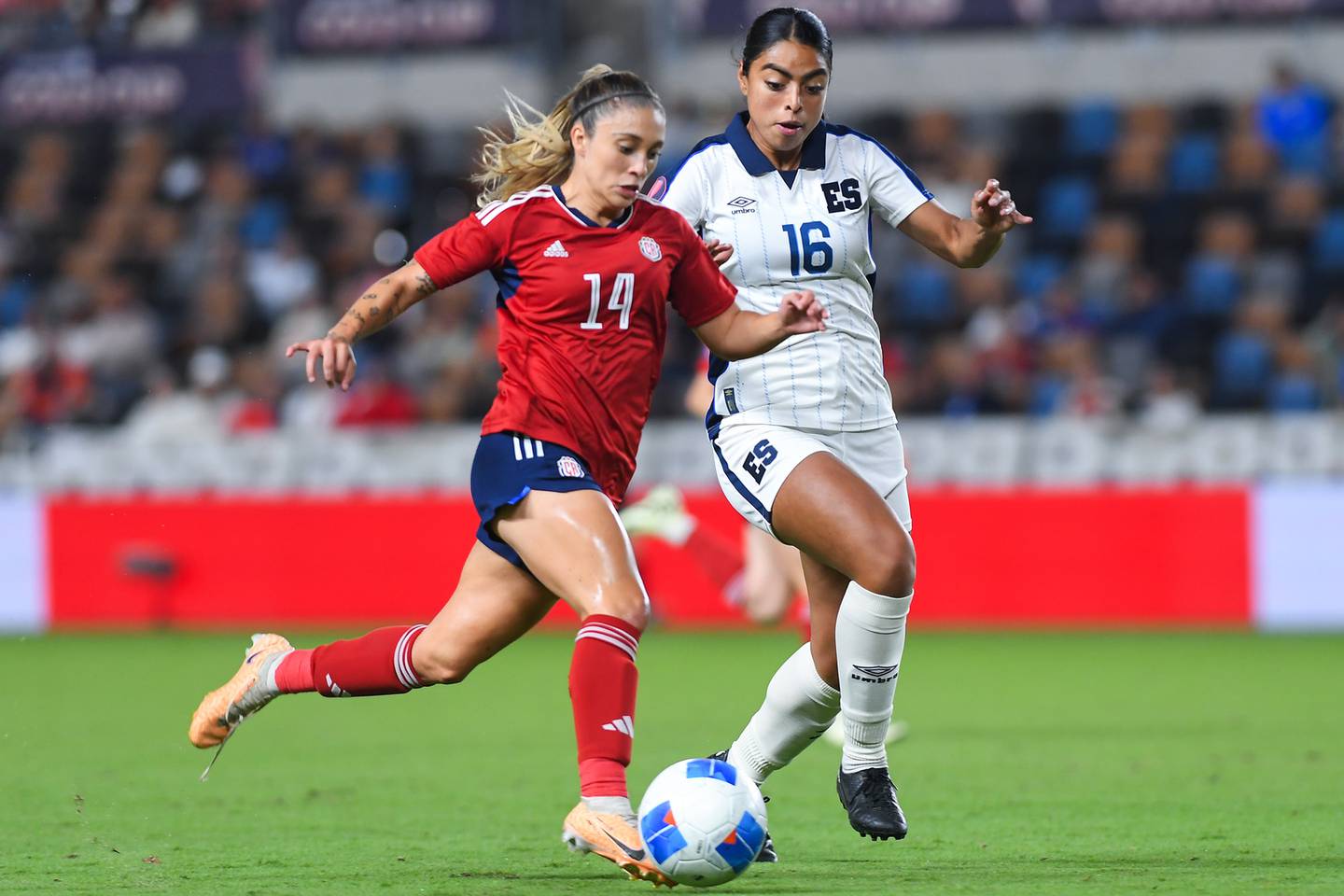 Priscilla Chinchilla fue la figura de Costa Rica ante El Salvador con un doblete. Foto: Concacaf. com