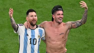 Jugador argentino solo necesitó un gesto para callar a los aficionados que lo insultaban