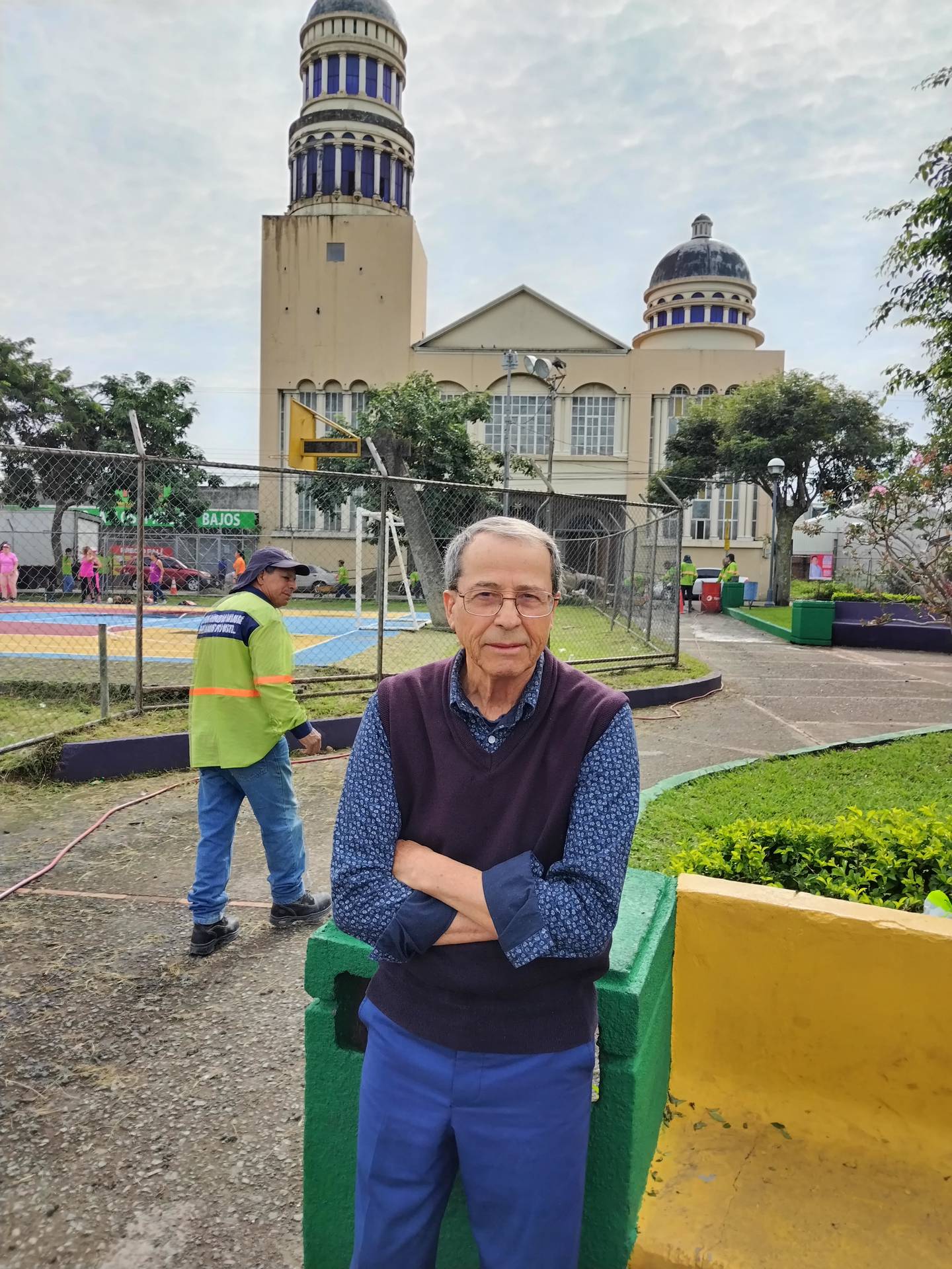 El 21 de octubre de 2023 se cumplen 100 años de que se fundó uno de los cantones más queridos de San José, barrio México. En la foto, don Gerardo Hernández Astorga, vecino mexicanista quien tiene 79 años de vivir en barrio México.