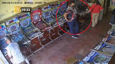 OIJ busca a hombre por robar celular en local de máquinas tragamonedas (Video) 