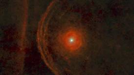 Astrónomos ven posible explosión de estrella mil veces más grande que el sol 