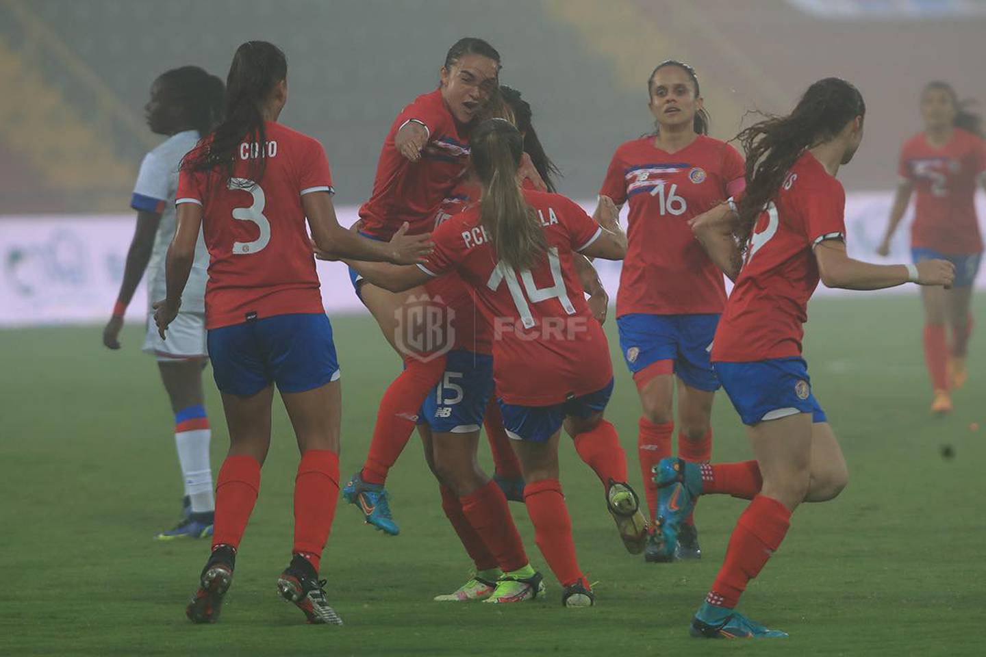 La selección mayor femenina derrotó 2-1 a Haití en un juego amistoso. Prensa Fedefútbol.