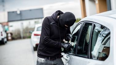 INS lanza seguro para proteger pertenencias en caso de tacha de carros