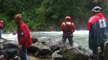 Cruz Roja encontró el cuerpo de una de las dos mujeres que cayó en una cascada en Dota 