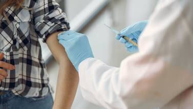 Quienes ya fueron vacunados contra el covid-19 podrían contagiar a otros
