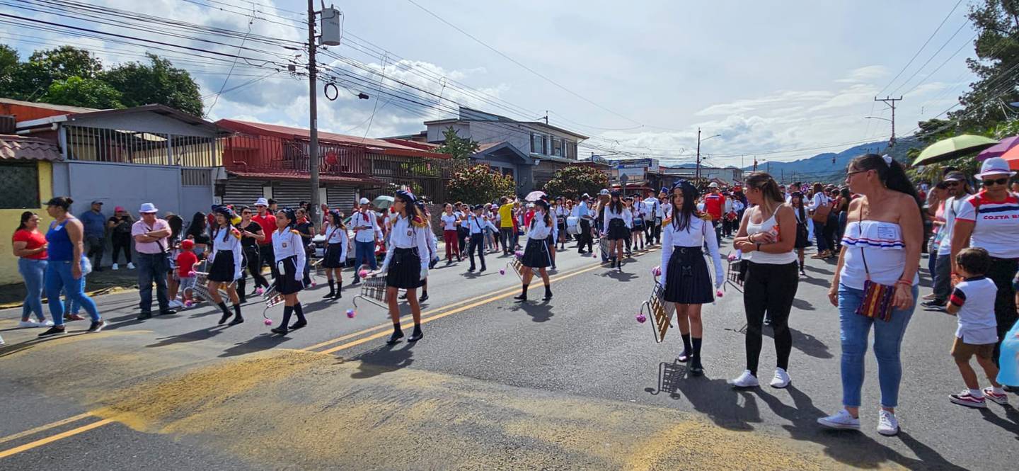 Desfile del 15 de setiembre en Desamparados