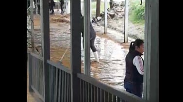 (Video) 13 emergencias por clima: Así castigaron las lluvias colegio en Dota