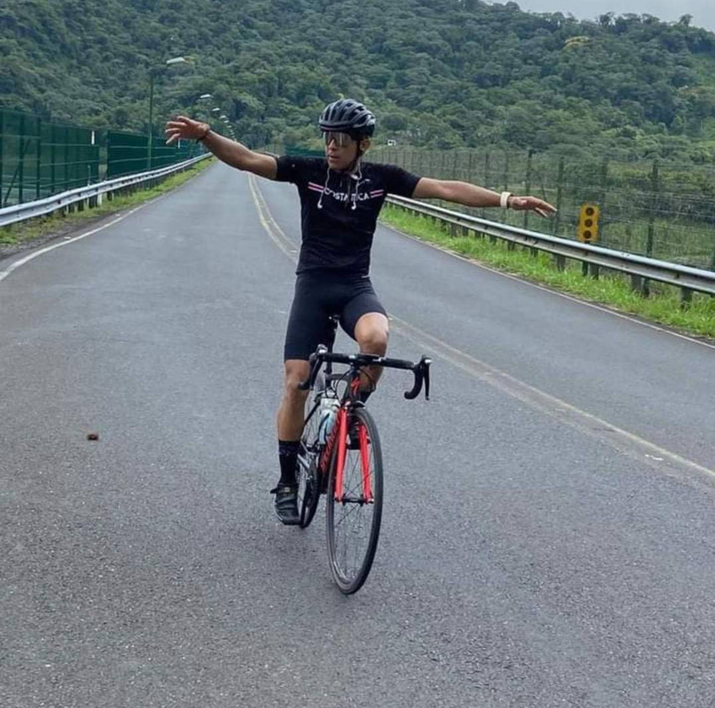 El ciclista Omar Gerardo González González, de 38 años, entrenaba fuerte para su primer gran fondo en bici, un accidente de tránsito le arrebató el sueño. Foto: Cortesía Karen Méndez para LT