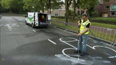 En el Tour de Francia corren para borrar penes pintados en las carreteras 