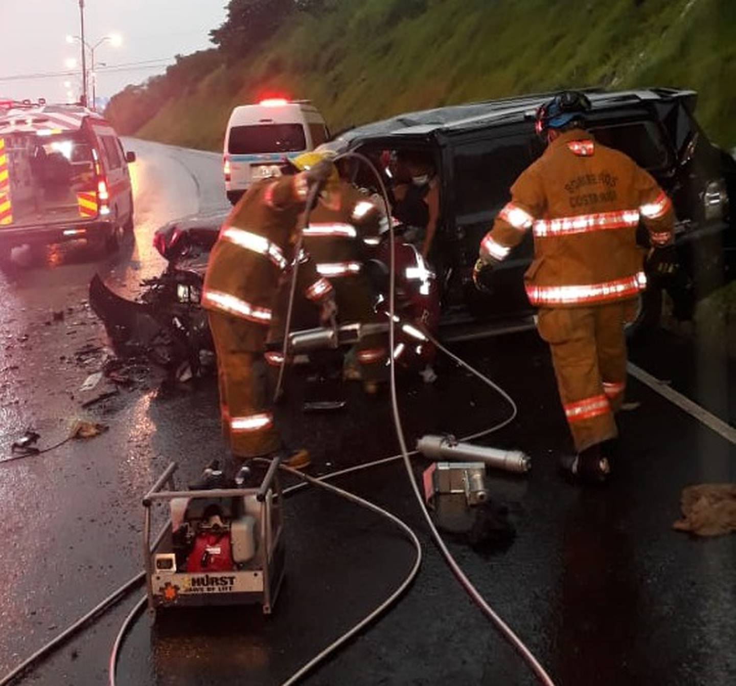 Choque en la autopista General Cañas. Foto cortesía Accidentes de Costa Rica.