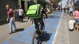 ¿Reparte comida en bici? Use casco, prendas reflectivas,  luces, guantes, mascarilla y bloqueador solar 