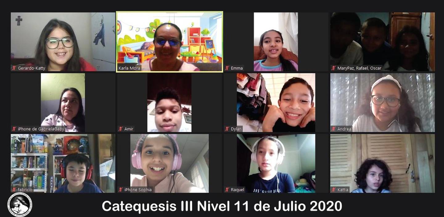 Niños de la Parroquia de Betania en San Pedro de Montes de Oca, recibiendo clases virtuales de catequecis para primera comunión