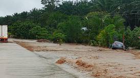 Paso de huracán Julia provoca 29 inundaciones y deja a 16 personas en albergue 