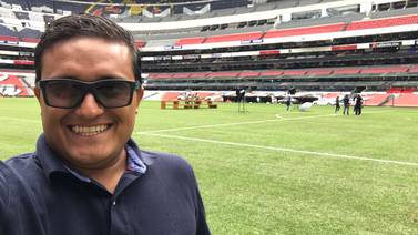 Enio Cubillo, hombre que puso gramilla híbrida de la Liga y del Azteca es noticia en México otra vez