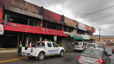 Falla eléctrica en un refrigerador causó incendio en el mercado de Turrialba