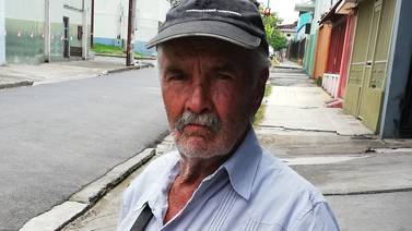 “¡Melcochitassss ricassss!”, sigue gritando don Alexis Zumbado a sus 75 años