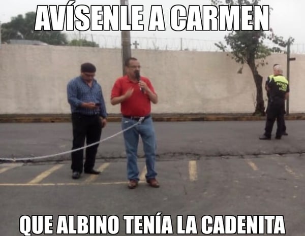 Albino Vargas Se Encadeno En La Muni De San Jose Con Una Cadenita De Fantasia La Teja El video rápidamente se hizo viral, luego de que una mujer hace bailar con mucha. albino vargas se encadeno en la muni de