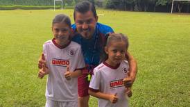 (Video) Hijas de Gabriel Badilla corrieron la Lindora Run en homenaje a su padre