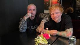 Ed Sheeran le entra al reguetón de la mano de J Balvin (video)