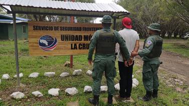 Nicaragüenses usan documentos falsos para entrar al país