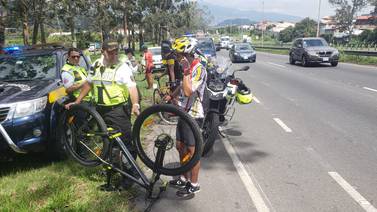 Tránsito y Fuerza Pública comenzaron a quitar bicis y a multar ciclistas 