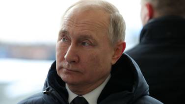 Putin da título honorífico a militares rusos acusados por Ucrania de atrocidades