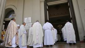¡Al fin el Vaticano abriría la puerta a sacerdotes casados!