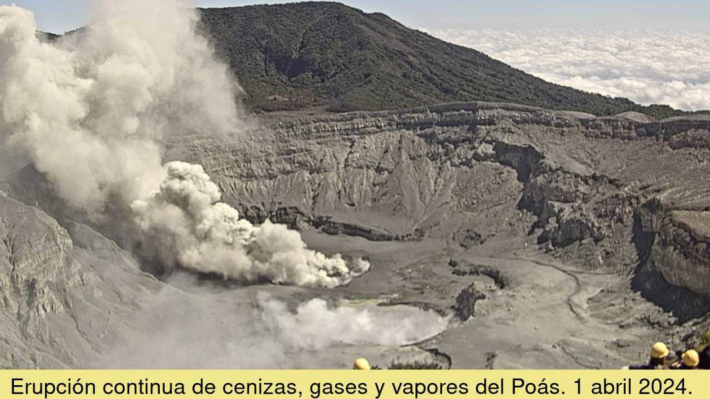 Los vecinos de las comunidades que están alrededor del volcán Poás en Alajuela han reportado fuertes olores a azúfre y ceniza. Foto: Ovsicori