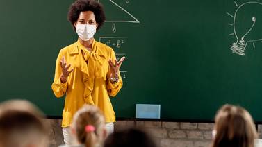 Biólogo matemático: “Deberían hacer testeos rápidos y dar mascarillas seguras en las escuelas” 