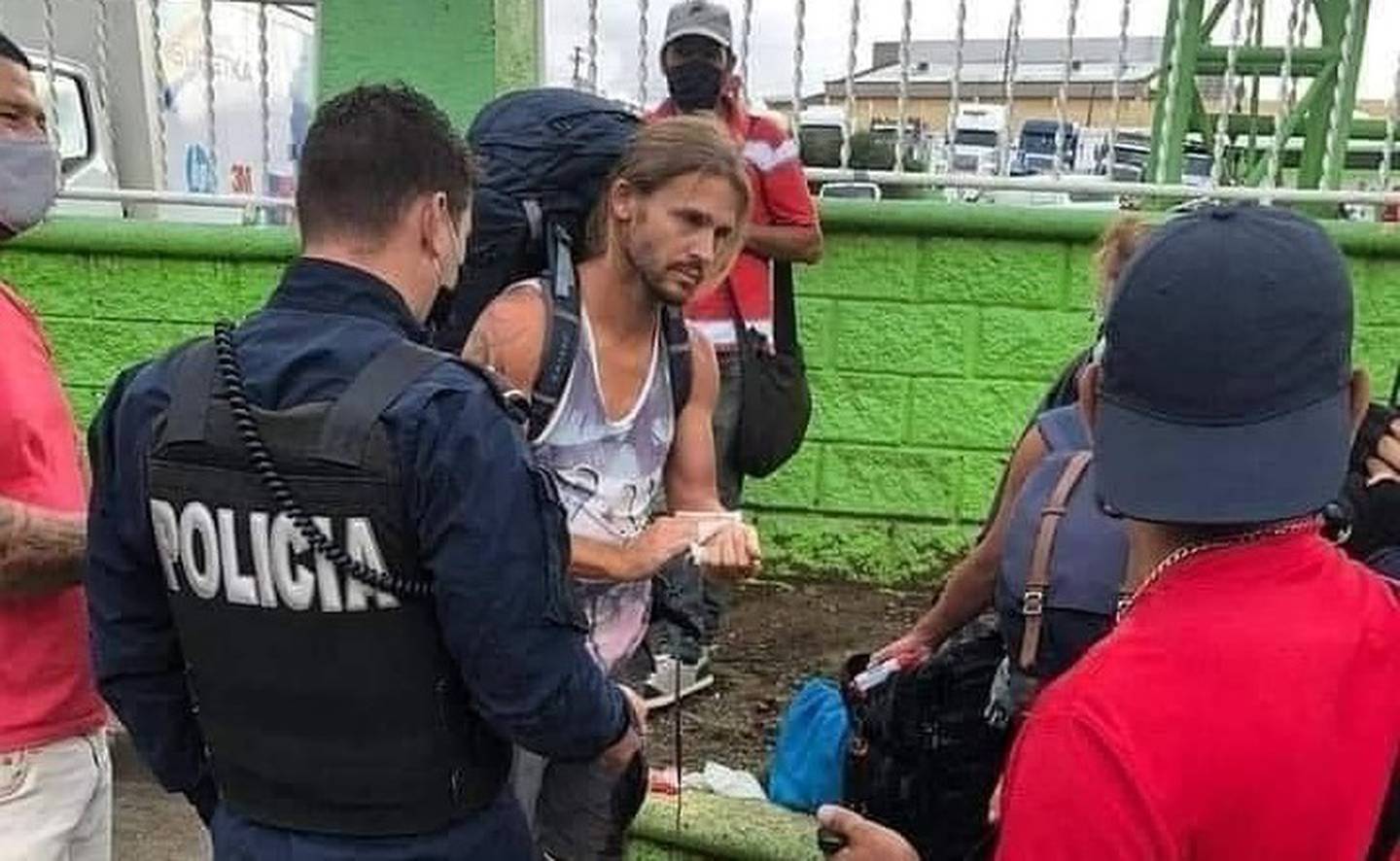 Turista alemán, que en apariencia sería un policía entrenado, se defiende de asaltante en San José. Foto cortesía.