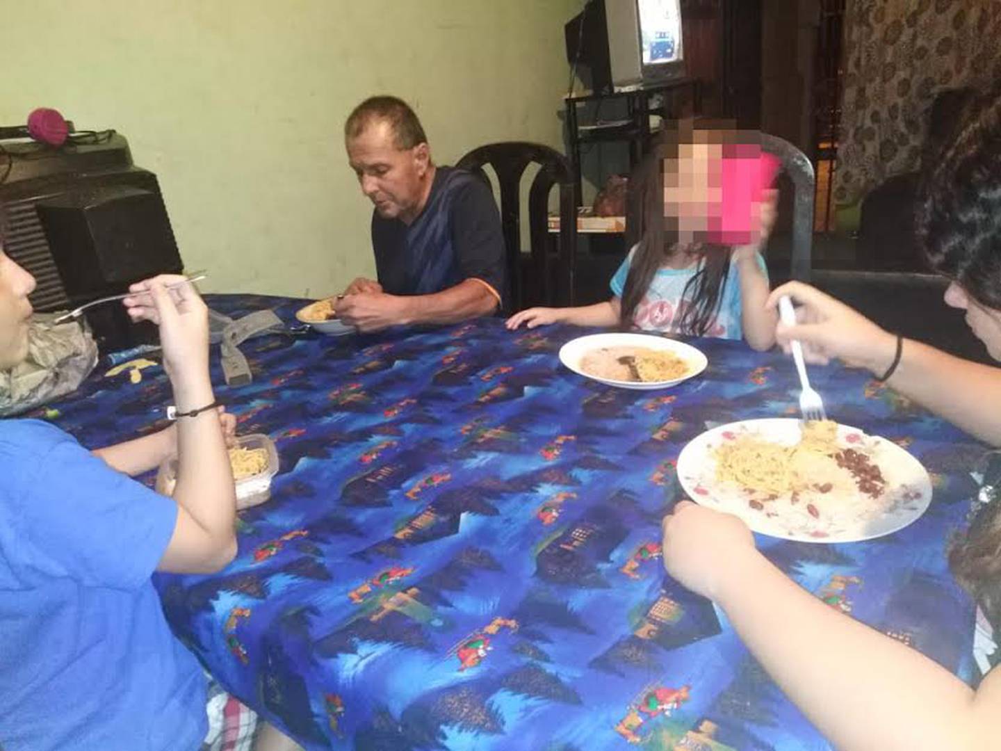 Familia volvió a comer gracias a ayuda de tarotista