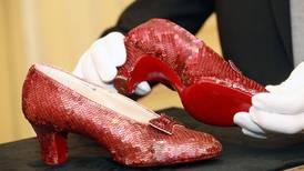 Zapatillas robadas del “Mago de Oz” aparecen 13 años después  