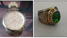 Buscan a dueño de valioso reloj  y anillo que fueron hallados durante allanamiento 
