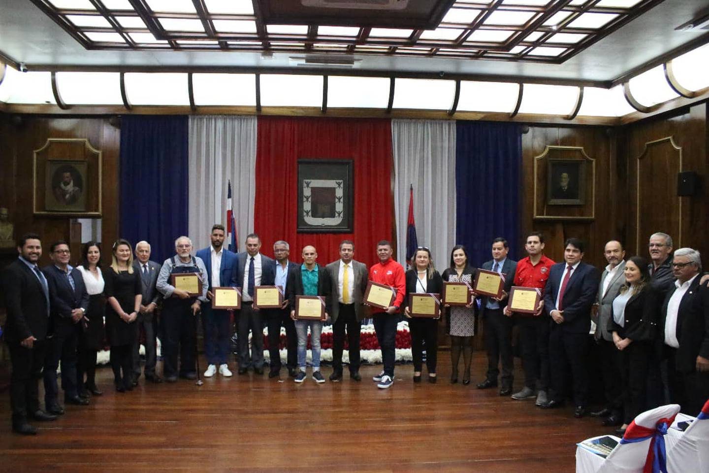 Los homenajes fueron entregados por la municipalidad de Cartago. Foto Municipalidad de Cartago.