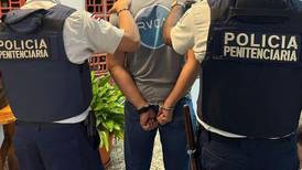 Policías penitenciarias deben recibir chalecos adecuados para ellas, ordenan los magistrados
