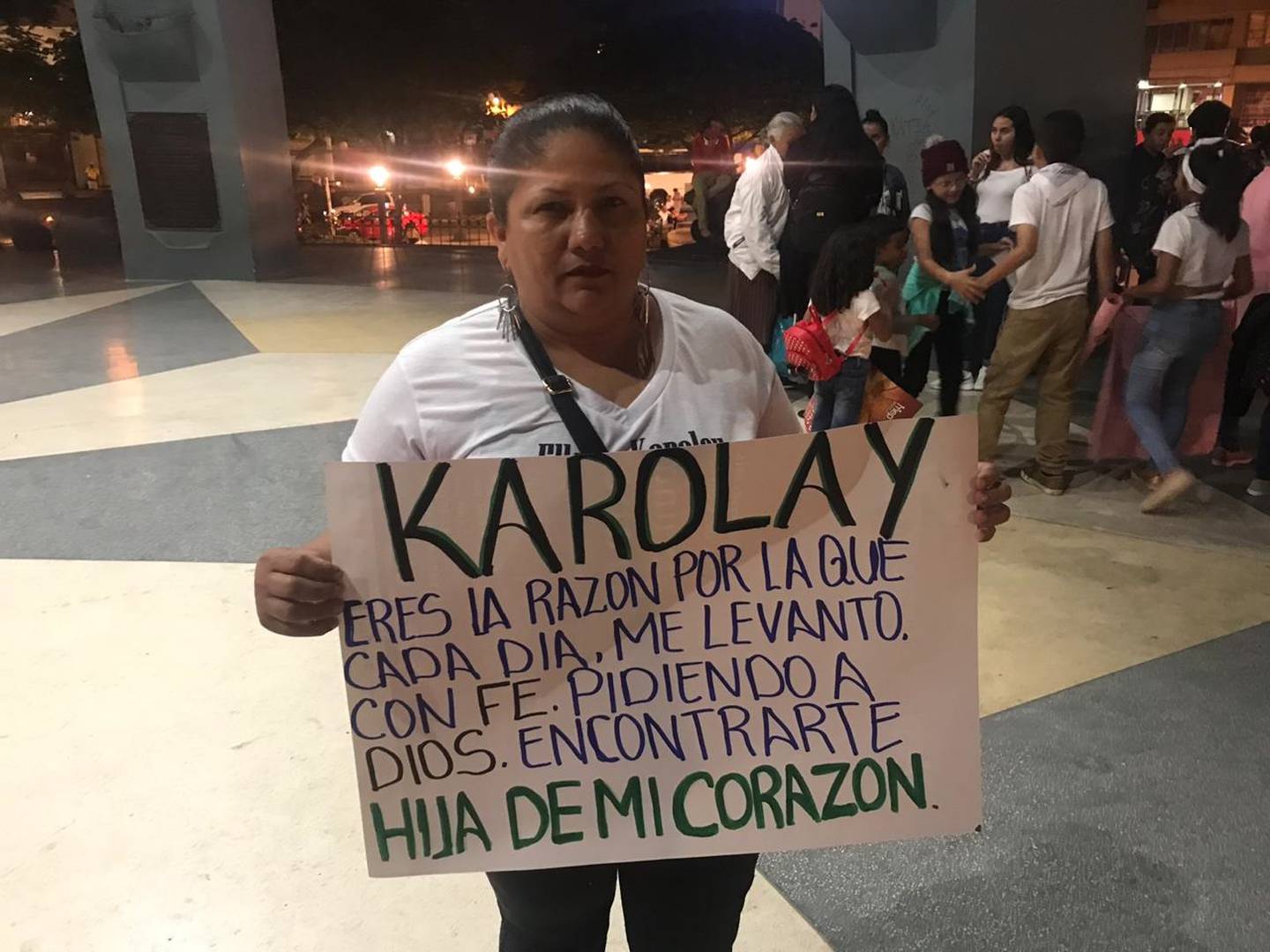 Vigilia por Karolay Serrano Cordero, joven de 25 años que desapareció el pasado 12 agosto de 2019. Foto Adrián Galeano Calvo.