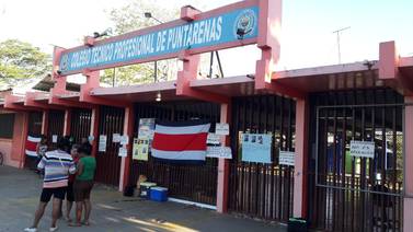 Papás cierran el Colegio técnico Profesional de Puntarenas 