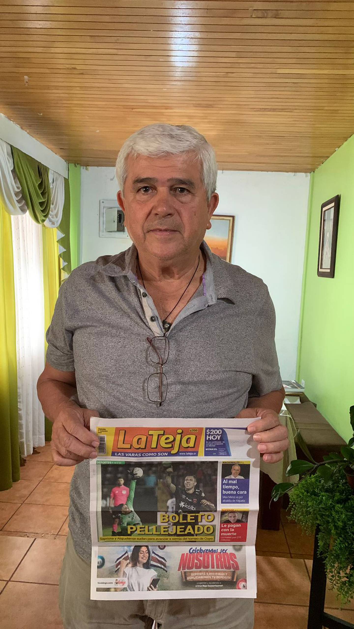 La lealtad de don Marco Tulio Lobo Delgado como suscriptor de La Teja lo premió con el certificado de regalo por $200 (cerca de 110 mil colones).