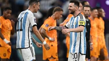 Louis Van Gaal tira fuego, otra vez, contra Messi y la FIFA