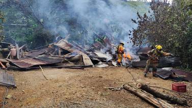 Familia que perdió su casita debido a incendio necesita ayuda para levantarse de nuevo