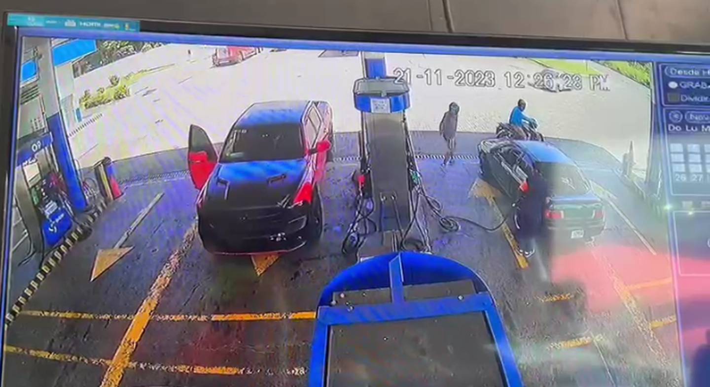 Intentan matar a un hombre en la gasolinera Esterrillos Oeste en Parrita. Foto: Captura de video