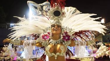 Las garotas calientan los carnavales de Brasil con sus cuerpazos y sensuales movimientos