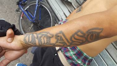 Tatuajes les impedirá ser policías a nuevos aspirantes