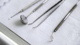 Dentista es sospechosa de deformarles el rostro a diez pacientes