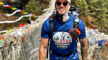 Daniel Vargas sufre en su camino al Everest